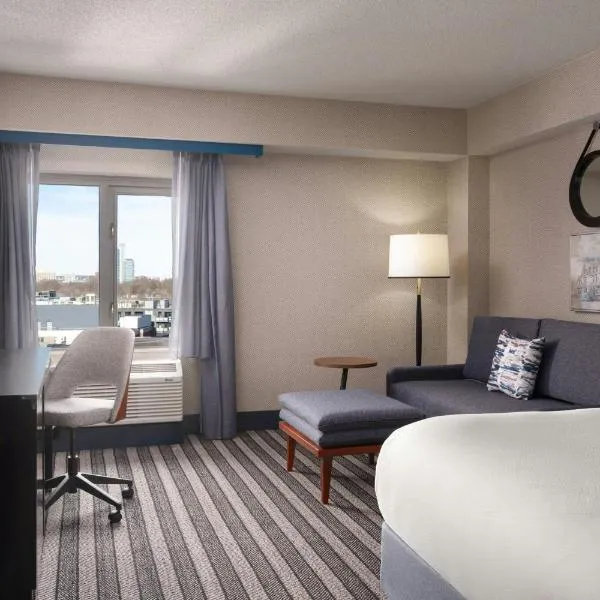 Courtyard by Marriott Boston Brookline: Brookline şehrinde bir otel