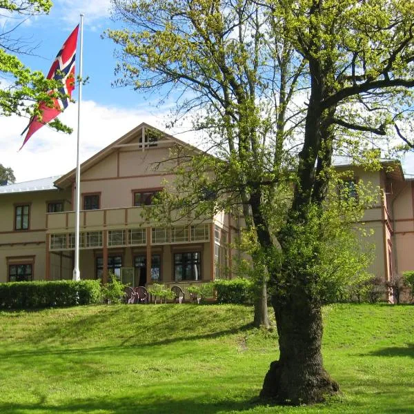 Sjømilitære Samfund, hotel en Holmestrand