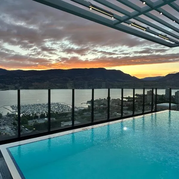 Stunning Million-Dollar Lakeview 2 Bedroom signature Loft with rooftop pool, Hotel in Kelowna