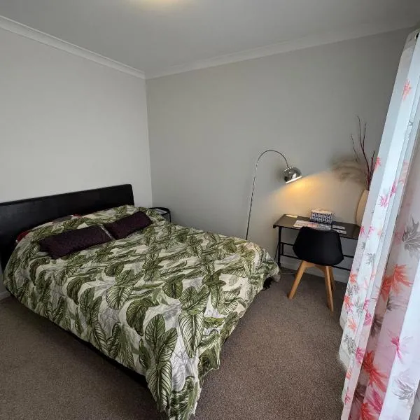 Quiet and Cozy Room, hotel in Geelong