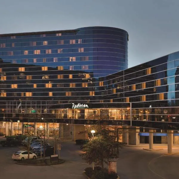 Radisson Hotel Vancouver Airport โรงแรมในริชมอนด์