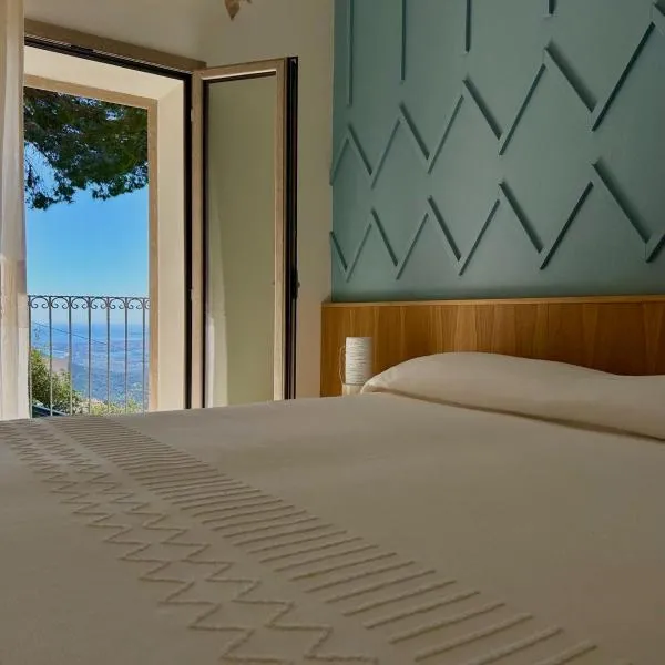 Tarsis Guest House, hótel í Baunei