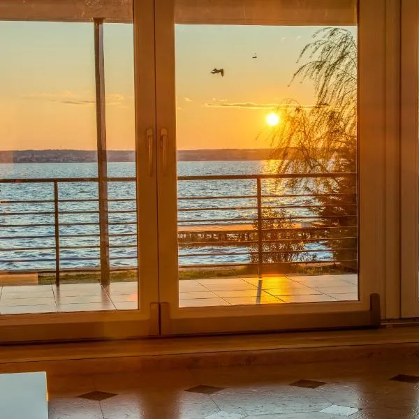 RoApart Riva Lake Studiouri si Apartamente 2-3 camere cu vedere lac -parcare privata, отель в Мамае