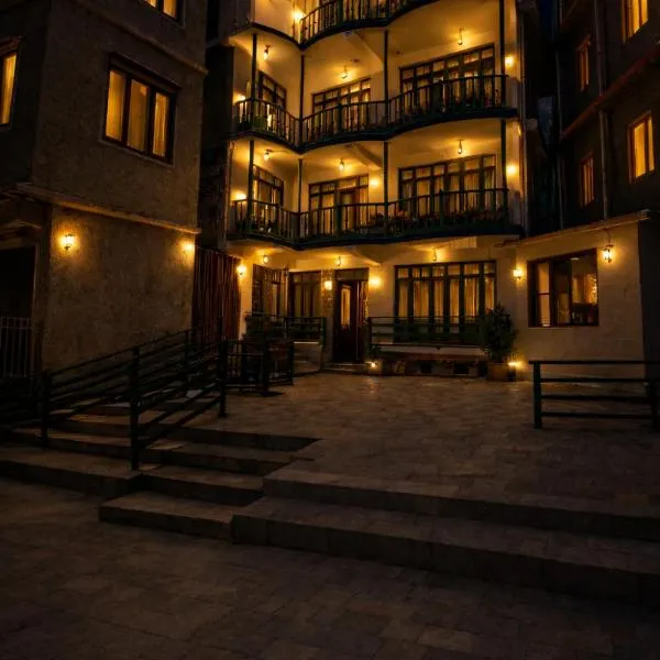 Ganga Cottage - comfortable stay near mall road manali – hotel w mieście Manāli