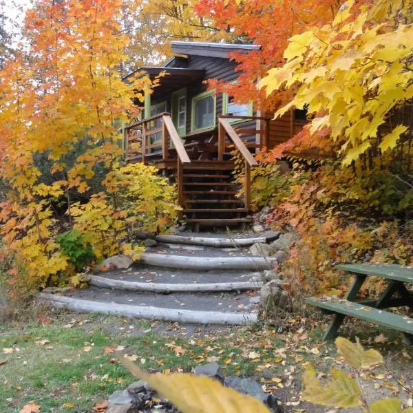 Chalets Aux Berges du Lac Castor, hotel in Saint-Paulin