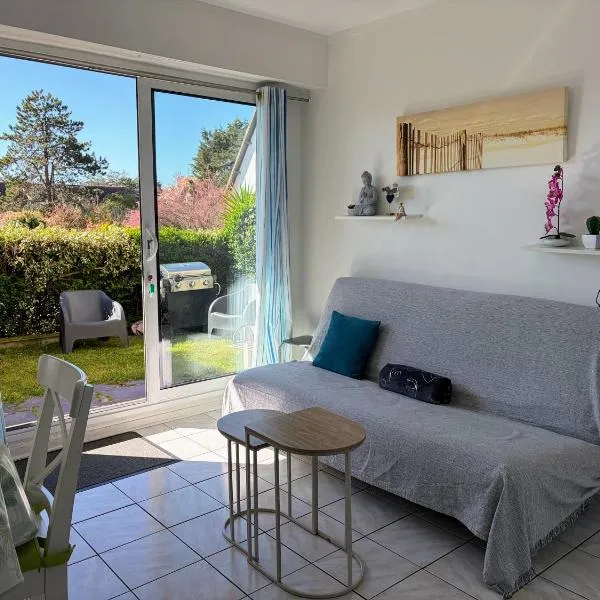 Appartement une chambre, jardin, tennis et piscine, hotel di Cabourg