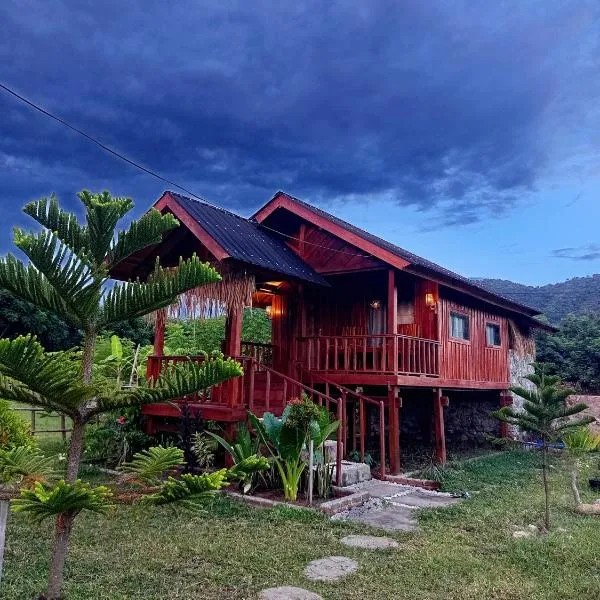 Pulau Sarang에 위치한 호텔 Cozy cove hut