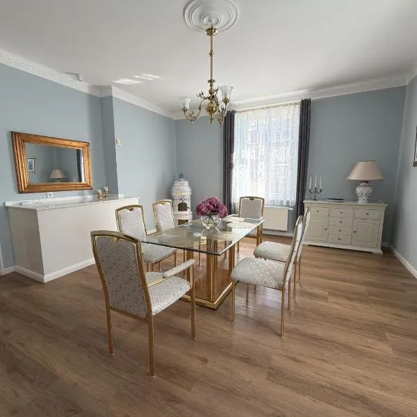 바트 엘스터에 위치한 호텔 Stadtpalais Belle Etage - historische Villa für 2-8 Pers, 4 SZ, Garage mit E-Ladesäule, nahe Theater und Soletherme