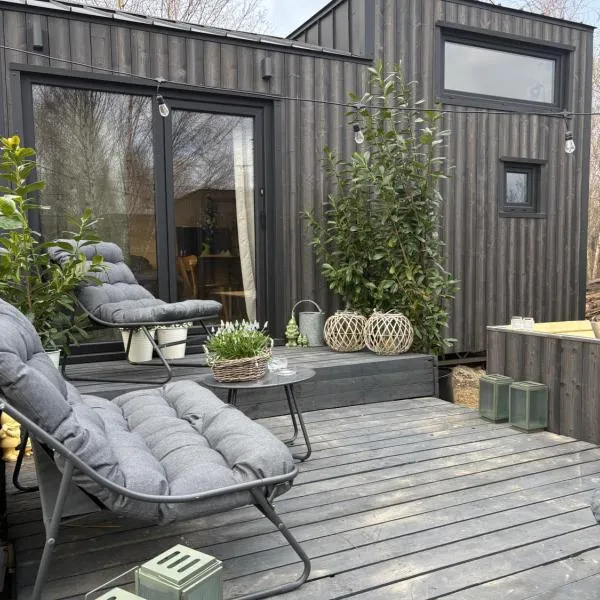 ToTu Tiny House Sauna & wanna ogrodowa, Hotel in Dobiesz