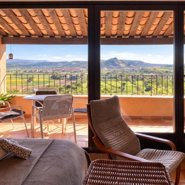Loft con chimenea y terraza con vistas - Cal Caterino、Montsonisのホテル