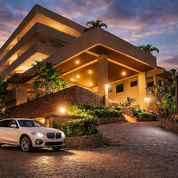 Pacific Club Resort, готель у Карон-Біч