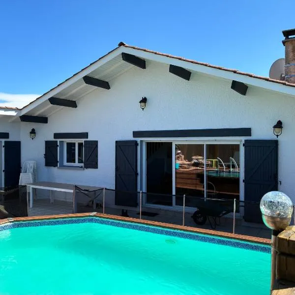 Villa avec piscine chauffée 12 pers à Andernos, хотел в Андернос-ле-Бен