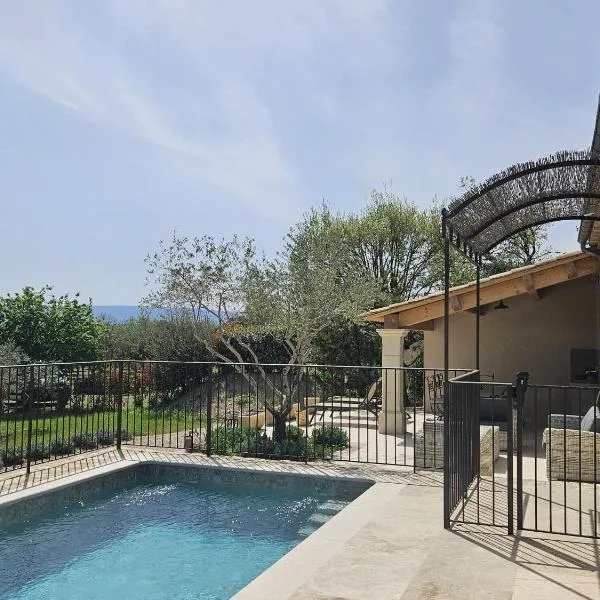 Villa Comme un Dimanche, piscine privée, chauffée, & vue, hotel em Joucas