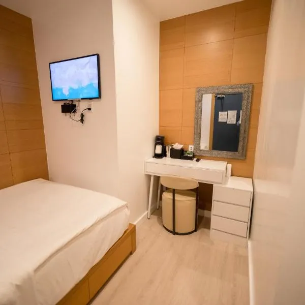 The One Boutique Hotel, hotel di Queens