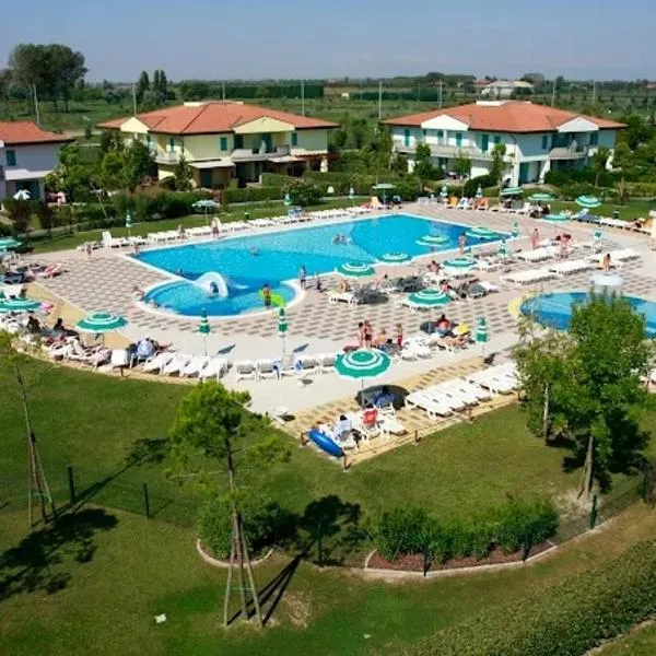 Villaggio ai Tigli Bilocale con giardino privato, hotel en Duna Verde
