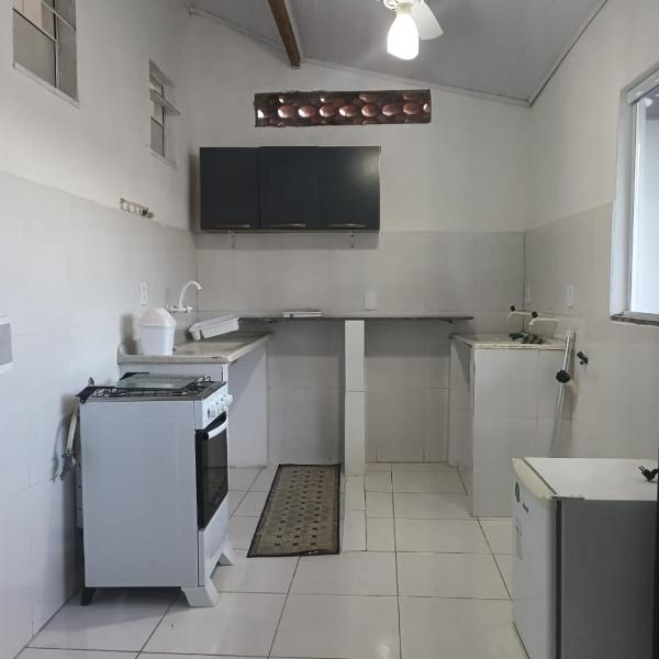 Casa inteira 4 pessoas, 2 quartos, suite ar, 2 banheiros, home office, estacionamento, próx praia Itaúna - Foto 3