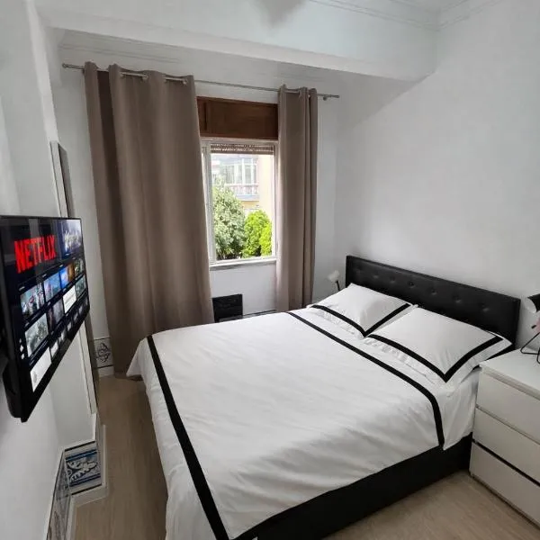 Double Room near Sintra & Lisbon, hotel di Queluz