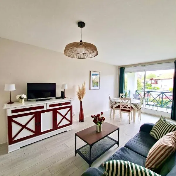Appartement basque au coeur de Cambo、カンボ・レ・バンのホテル