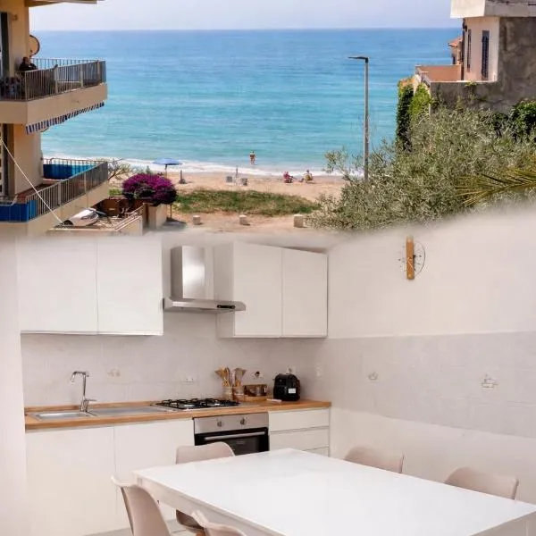 Appartamento Fronte Mare con Ampio Terrazzo - Privitera, hotel in Villaggio Azzurro