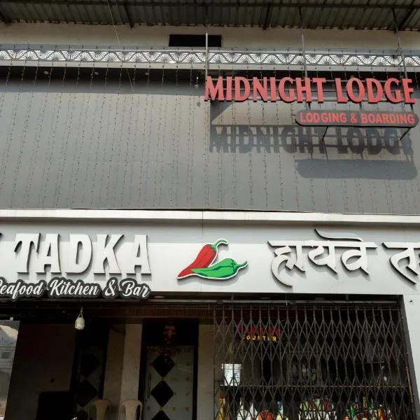 Hotel Midnight Lodging & Boarding, hotell i Panvel