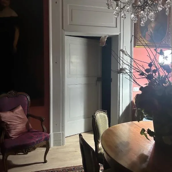 Art action room: Villanovafranca şehrinde bir otel