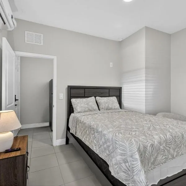 New Modern 1BR - Near Busch Gardens & Downtown، فندق في تامبا