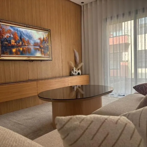 Aube Hivernage Design Apartment with Pool, Hotel in Marrakesch