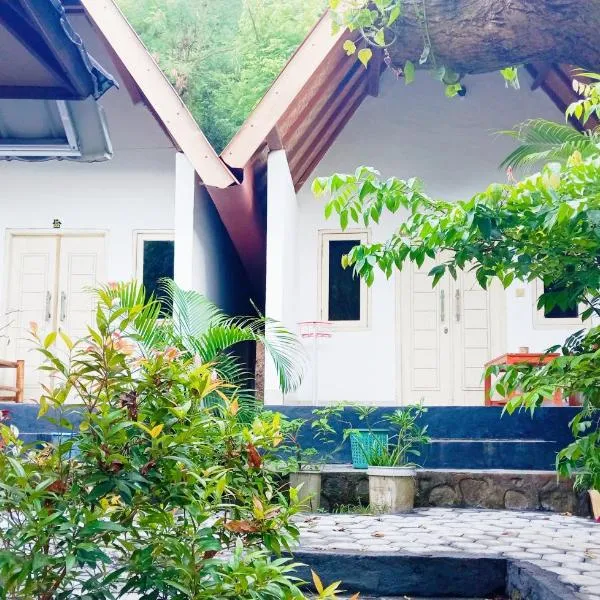 Putri Nyale Bungalows & Rooms, hotel in Kuta Lombok