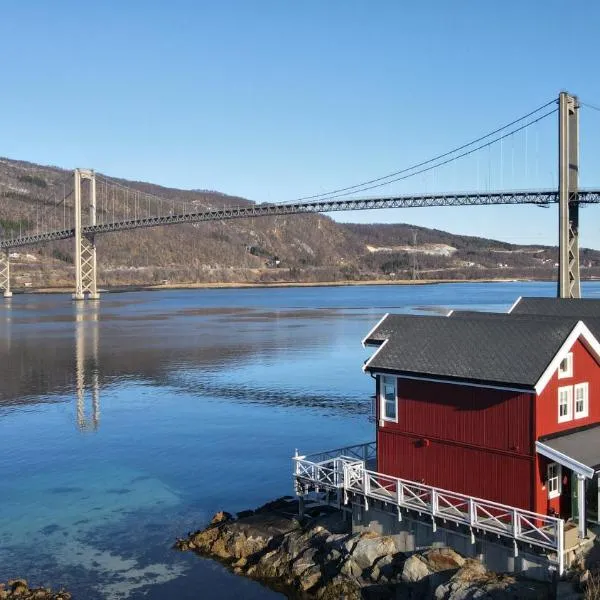 Sjøhus ved Tjeldsundet - House by the sea, Hotel in Evenskjer