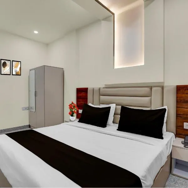 Super Townhouse Subharti University Meerut Formerly Hotel Celebration, hotel u gradu 'Meerut'