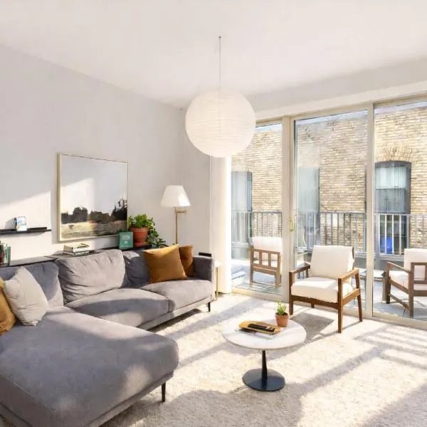 Charming Walker's Point Apt with Balcony | Sleeps 4, hotel v destinaci Milwaukee