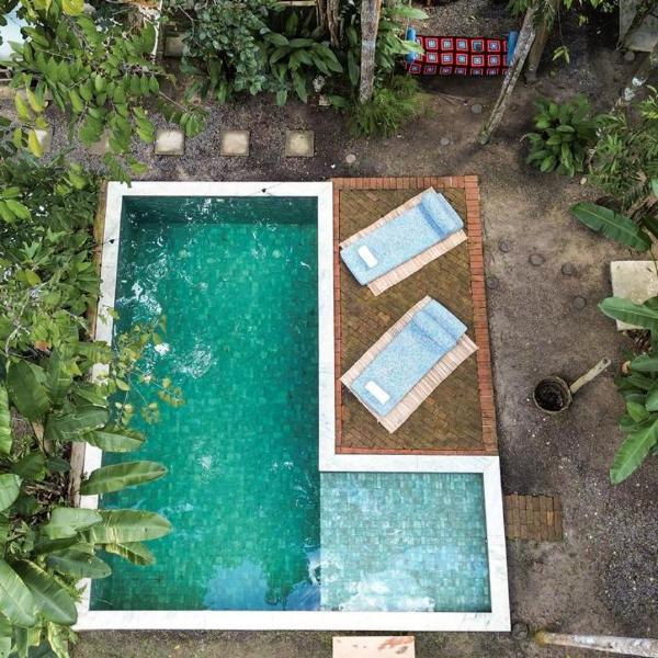 Chalé com piscina a 9 km do Quadrado
