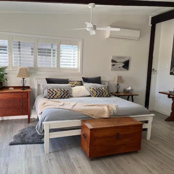 Tranquil, spacious and private garden retreat, hotel i Wauchope