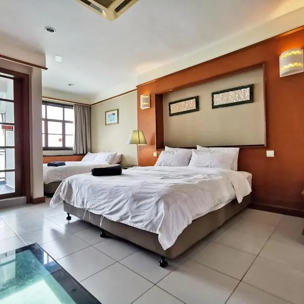 PD Full Seaview Water Chalet with Private Bathtub, hotel i Port Dickson