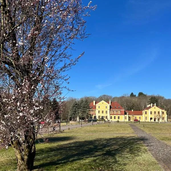 Pałac w Rymaniu、Rymańのホテル