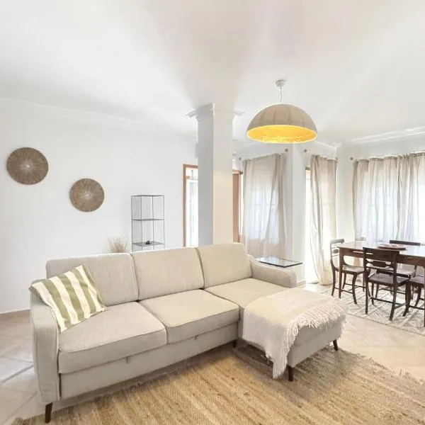 Casa da Maria - T1 perto da praia do Baleal com piscina, ξενοδοχείο σε Ferrel