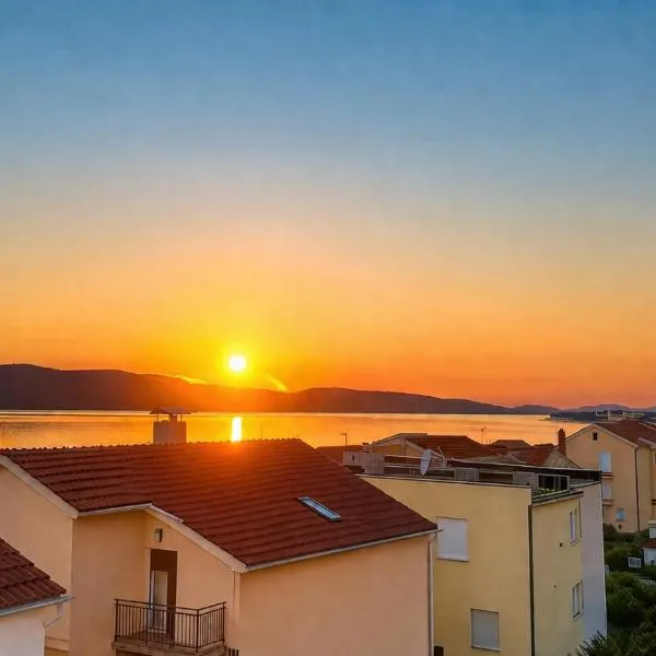 Sea View Apartment with Balcony & Sunset 2 min to Beach, hótel í Brodarica
