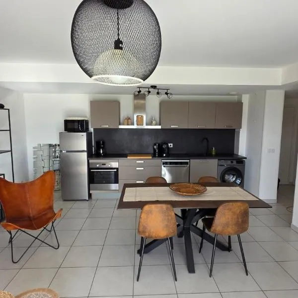 Face au Jura, appartement neuf 70m2, à 10 minutes de Genève pour 1 à 6 personnes, hotel di Douvaine