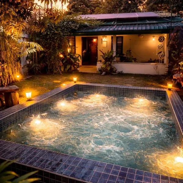 New! Mangalam house, Private plunge pool near beach, hotel di Trincomalee