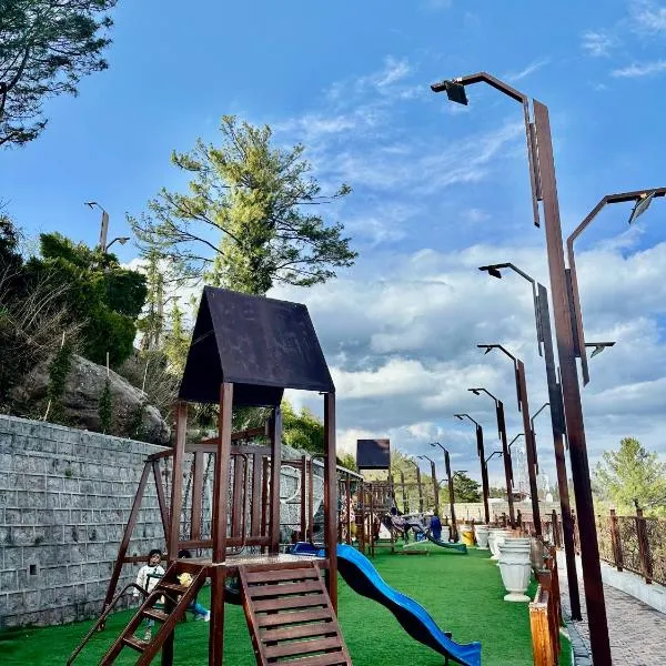 Kashmir Point Flats Near PIA Park - Mountainous View Murree, hotel din Murree