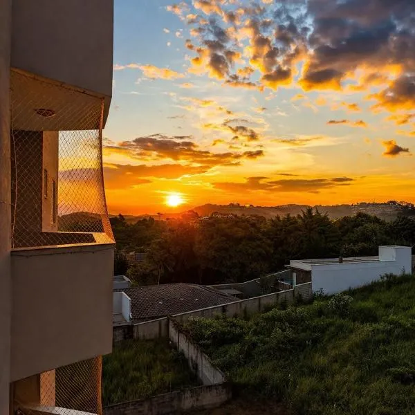 Refúgio Silencioso em Serra Negra - Conforto e Pôr do Sol, hotel in Serra Negra