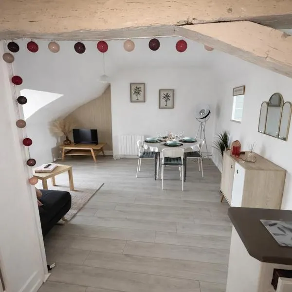 The Charm of Nevers' Rooftops & 2 minutes from the train station, hotel din Nevers