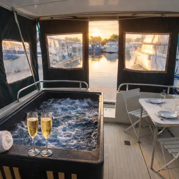 Escapade en Bateau terrasse mini spa option payante, hotel v destinaci Seurre