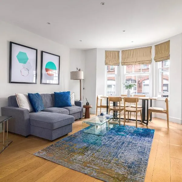Modern 2-Bedroom Flat on Great Titchfield, Hotel in London