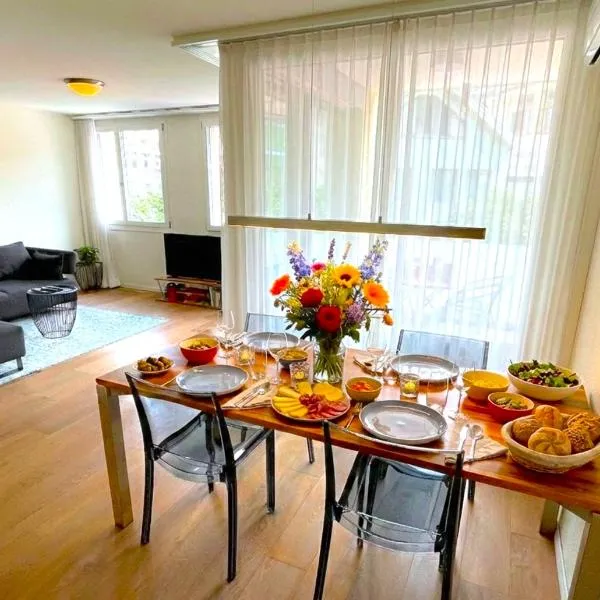 Modern with Alps Scenic Views and Concierge by SwissHut, hotel a Interlaken