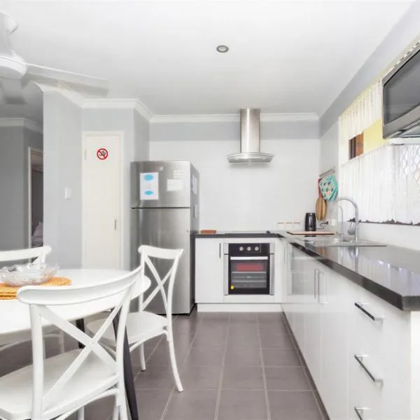 Ocean Beach Chalet 18, hotell sihtkohas Jurien Bay