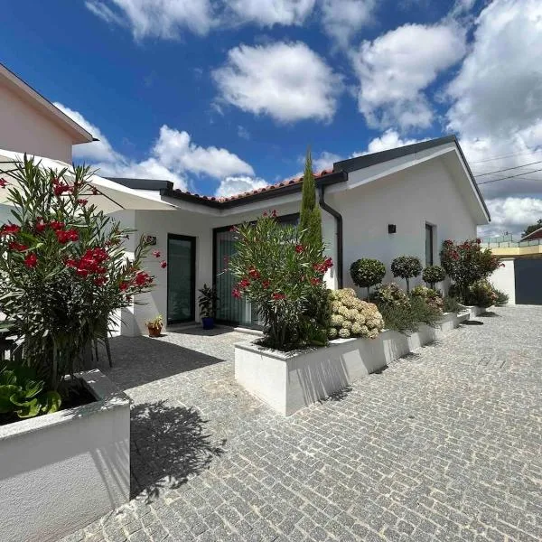 Villa Boucinha - Alfena - 15km Porto, hotel i Alfena