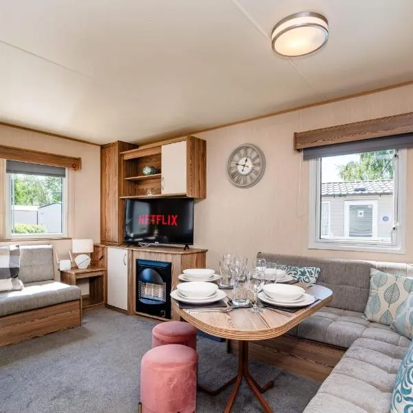 3 bedroom Caravan at Seton Sands - Near Edinburgh - free WiFi, hotel di Port Seton