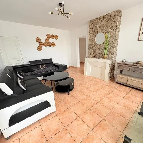 Appartement 3 chambres spacieux et confortable, hotel en Saint-Florentin