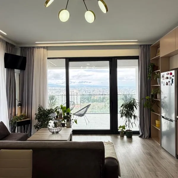 Designer Apt with Panoramic View & Free Parking, hotel v destinaci Tbilisi City